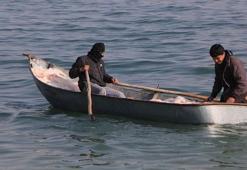 Terör örgütü YPG engel olamadı! Yardımlar sudan götürüldü