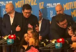 Galada duygusal anlar! Babasını kaybeden çocuk oyuncu gözyaşlarına boğuldu