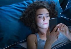 Telefonunuzu sakın yastık altına koymayın! Uykudaki O alışkanlık felakete davetiye çıkarıyor