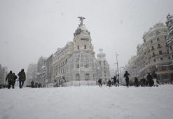 Kristin Fırtınası İber Yarımadası'nı vurdu: Portekiz'de 5 ölü, İspanya'da okullar tatil