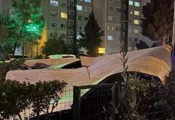Beylikdüzü’nde fırtınada binanın dış cephesi aracın üzerine düştü