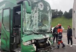 Konyaspor U-19 futbol takımını taşıyan otobüs kaza yaptı; 3 yaralı