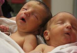 2019'da babalarını, depremde annelerini yitirdiler! Hataylı ikizleri ölüm ayırdı