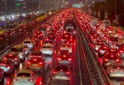 İstanbul'da trafik kilit! Akşam saatlerinde yoğunluk yüzde 80'e çıktı