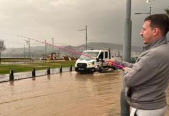 İzmir'de sağanak kenti göle çevirdi! Vatandaşlardan tepki