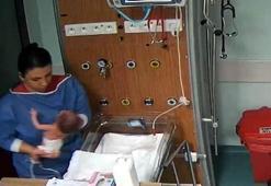 Skandal görüntüler ortaya çıktı! Hemşire aynı nöbette ikinci bebeği darbetmiş