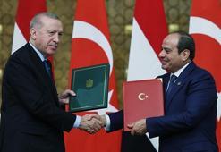 Cumhurbaşkanı Erdoğan Mısır'da: 'Mısır'la ilişkilerimiz gelişiyor'