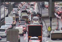 İstanbul’da Perşembe trafiği kilit! Köprüler ve tünellerde uzun kuyruklar
