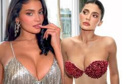 Kylie Jenner nar tanelerinden oluşan bikinisiyle hayranlarını şoke etti!