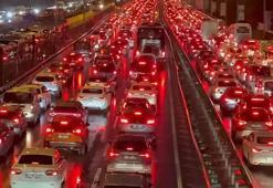 İstanbul'da trafik yoğunluğu yüzde 90'a ulaştı!