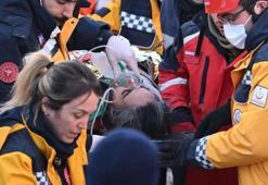 133 saatlik mucize! Kurtarıcısıyla yıllar sonra buluştu, gözyaşlarına boğuldu