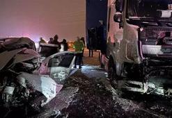 Feci kaza! TIR ile SUV araç çarpıştı: 4 kişi hayatını kaybetti