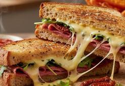 Restoranlardaki gibi çıtır tost yapmanın sırrı çözüldü, bu yöntemle ekmeğiniz asla hamur olmayacak