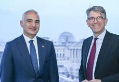Bakan Ersoy ve Alman Bakan Weimer sergi öncesi buluştu