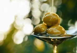Bir yemek kaşığı zeytinyağı ve yarım limon: Gece içince vücutta ne değişiyor?