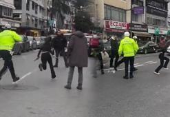 Bebek sahilinde pes dedirten görüntü! Yolu kapattı, makyaj tazeledi: O anlar kamerada
