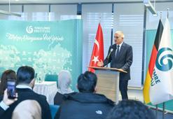 Bakan Ersoy Berlin'de Türk öğrencilerle buluştu! 'Yunus Emre Enstitüsü toplumlar arasında güçlü bir köprü'