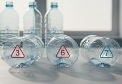 Pet şişelerdeki gizli tehlike! Altındaki üçgenin içinde yazan o numaralara dikkat
