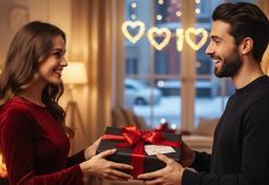Erkek Sevgiliye Alınacak 14 Şubat Hediyeleri | Kocaya, sevgiliye alınacak en anlamlı sevgililer günü hediye fikirleri nelerdir?