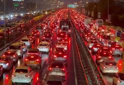 İstanbul'da trafik kilit! Yoğunluk yüzde 89'a çıktı