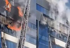 Kocaeli'de 7 katlı iş merkezinde yangın