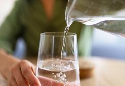 Sıcak su içmek zayıflatıyor mu? Sosyal medyada trend olan yöntem