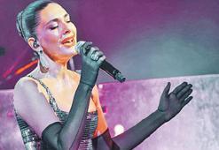 ‘Sahnede bacaklarım titredi’