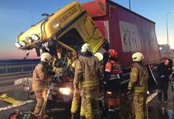 Kuzey Marmara Otoyolu'nda kamyon TIR'a çarptı! Sıkışan şoför yaralandı