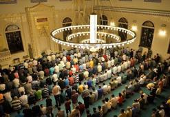 Ramazan'ın ilk gecesi kılınacak namazlar! Ramazan'ın ilk gecesi Fetih suresiyle kılınacak 2 rekat namaz nasıl kılınır?