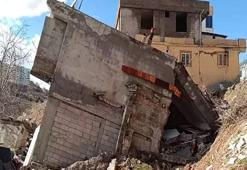 Adıyaman'da 2 katlı bina büyük bir gürültü ile çöktü