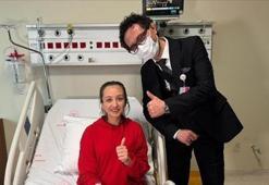 Moral veren dokunuş! Boynundaki çantayla umut dağıtıyor