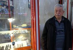 Yeni nesil bozulunca atıyor, o ise hayata döndürüyor! 3 metrekarelik dükkanda 60 yıllık mucize: Nejdet Usta zamana böyle ayar veriyor