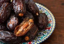 Hurmayı aslında böyle tüketmek gerekiyormuş! İftarda başka iftardan sonra başka