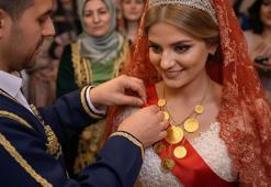 Sadece gelenek sanıyorduk ama meğer... Gelinlere beşibiryerde takılmasının ardındaki 5 gizemli sebep