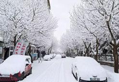40 santimetreye ulaştı: İlçede kar sürprizi!