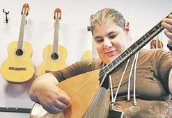 Beyaz bastonu ile 4 üniversite bitirdi