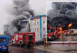 Silivri’de kauçuk fabrikasında çıkan yangın söndürüldü
