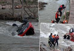 Köprüden nehre uçan araçta can pazarı! Anne ve kızı böyle kurtarıldı