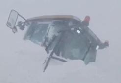 Ardahan-Şavşat yolunda çığ felaketi: Ekipler kar altında kaldı