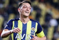 Mesut Özil: Dualarım Fenerbahçe'yle, inşallah şampiyon olur
