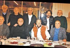 Kadir İnanır dostlarıyla iftarda