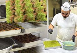 Tatlıcılarda 'Ramazan' yoğunluğu: Ustalar iftarlık baklavaları yetiştirmek için 12 saat çalışıyor