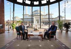 'Bir Ramazan Akşamı'nda Fatih Kısaparmak’tan duygu dolu şiir performansı