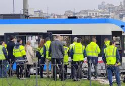 Eminönü’nde tramvay raydan çıktı! Seferler aksadı