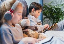 Uzmanlar "sakın yapmayın" dedi! Çocuğunuzun eline tablet vermeden önce bir kez daha düşünün!
