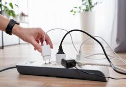 Kapatmak yetmiyor, fişi çekin! Uzmanlar uyardı: Hem faturayı şişiriyor hem de yangına davetiye çıkarıyor