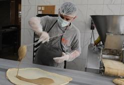 Aksaray’da tahinli pide çılgınlığı: Fırınlar sabahın ilk ışıklarına kadar mesai yapıyor: Tanesi 120 TL, kapış kapış satılıyor