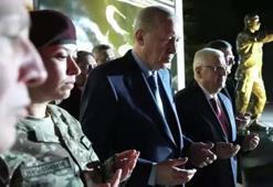 Cumhurbaşkanı Erdoğan, Ömer Halisdemir'in anıtı önünde dua etti