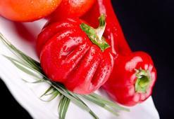 Çiğ çiğ tüketince kolajen üretimini destekliyor! Salatalara ekleyip kaşık kaşık yiyin, botoks etkisi yaratıyor