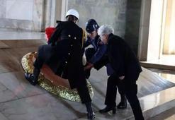 Bakan Güler'in eşi Demet Güler, kadın subaylarla Anıtkabir'i ziyaret etti